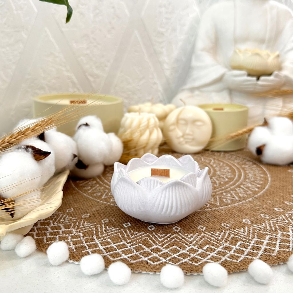 Свічка "Lotos" з ароматом Лаванди