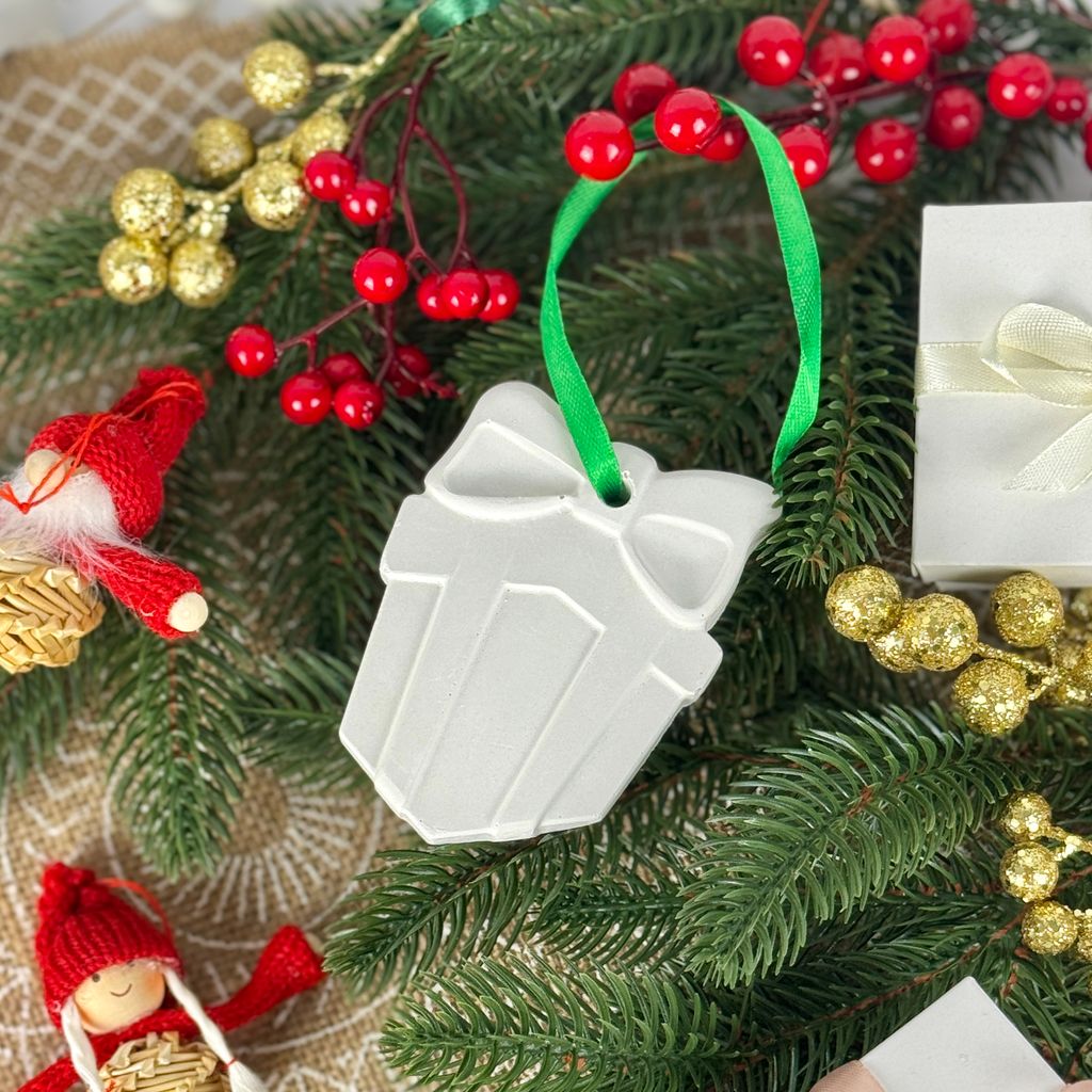 Гіпсова заготівля-прикраса “Подарунок”