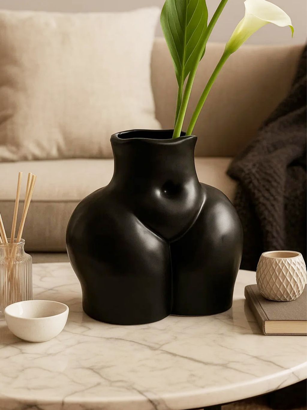 Декоративна ваза чорна